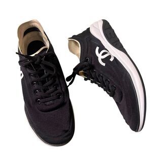 Chanel Women’s 2019 Interlocking CC Logo Sneakers Size 40 9 9.5